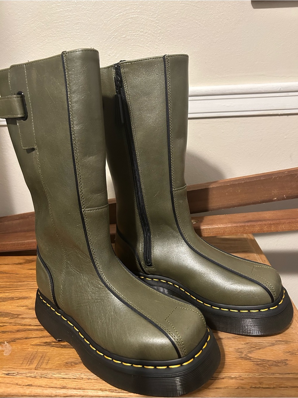 Dr. Martens Olive Green Leather Buzz HI